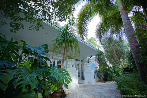 Look what is waiting to greet you as you pull up.