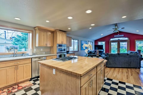 Gourmet Kitchen | Stainless Steel Appliances | Cooking Essentials