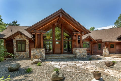 Front of Blackwater Lodge.