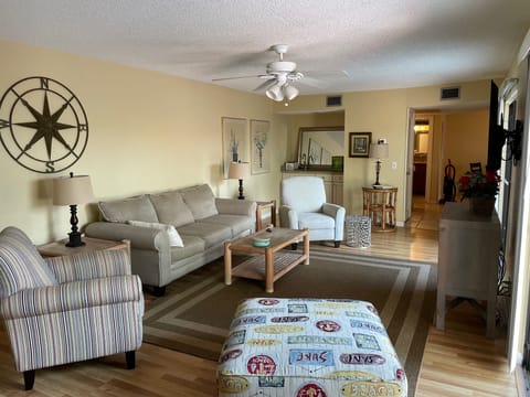 Spacious living room with wet bar
