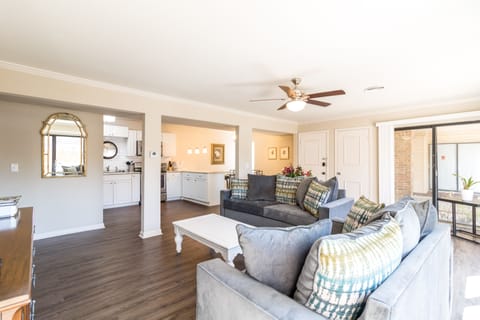 Living room with free cable tv and free Wifi