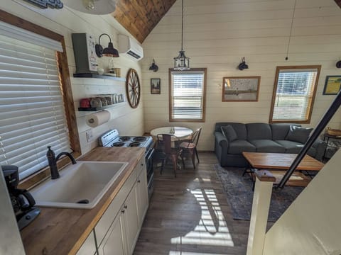 3f5c5ada-b3d3-4bab-b562-7ad24bd2cddf