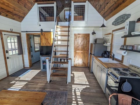 7b5bec08-b3c6-4b54-bdd1-a351c9c651c0