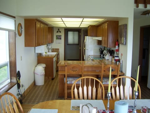 DINING ROOM TO SNACK BAR TO KITCHEN