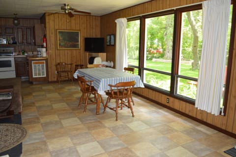 Dining area of cottage #3
