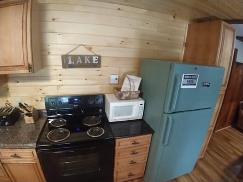 #7 Adirondack Cottage - Kitchen