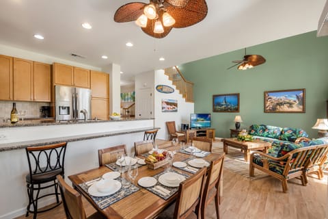 Host unforgettable meals in this open, light-filled dining area, designed with tropical touches and space to gather comfortably.
