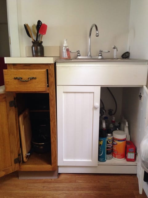 Kitchenette with cutlery, pots/pans, and any necessary cleaning supplies.