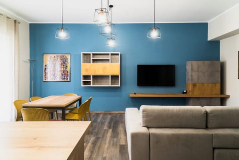 Living area - open space - 52’’ flat screen TV