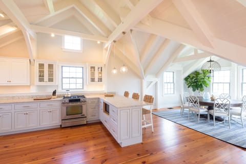 Open dining and kitchen for entertaining. Bertazzoni range added 2020 (n/s)