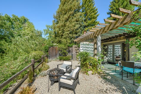 The creek and lots of trees back up to the deck making it feel wide open, sunny.