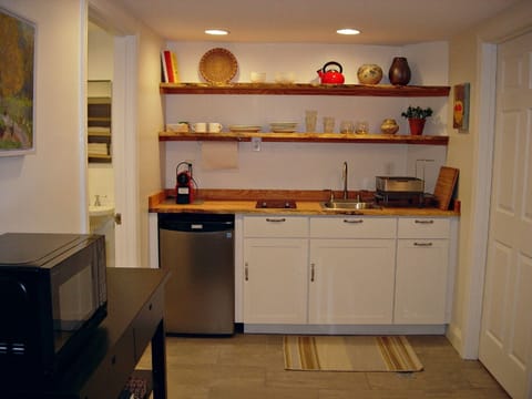 Kitchenette with Nespresso machine at the ready. Coffee and tea provided.