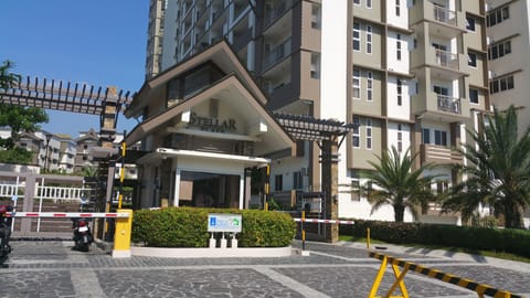 Roomy 2-Bedroom QC Condo Unit for Rent!