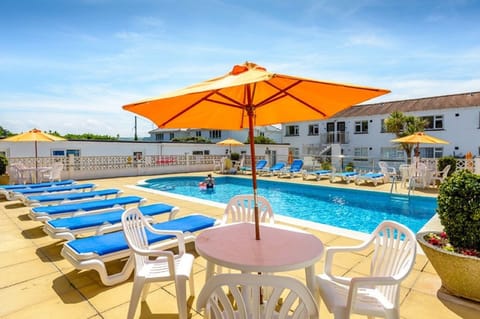 Outdoor swimming pool -- perfect to relax 