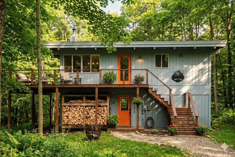 Your private Northern Michigan Treehouse escape — surrounded by woods and minutes from Shanty Creek Resort, Bellaire, and Torch Lake.