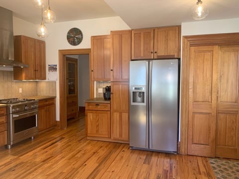 kitchen from eat-in area