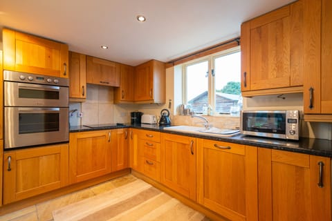 Fully equipped kitchen with electric hob