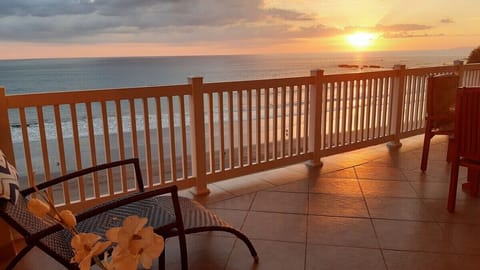 The Palms Jaco 1001 penthouse on the beach (1)