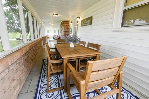 outside screened in porch