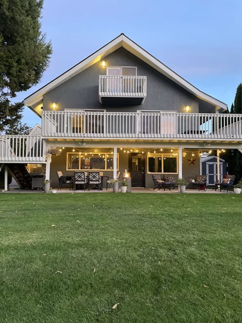 Backside of house that looks at the Columbia River. 