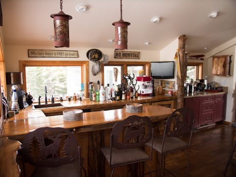 Slope Side Bar! Cheers🥂