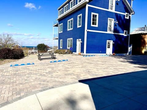 New parking paver in rear-Lots of parking