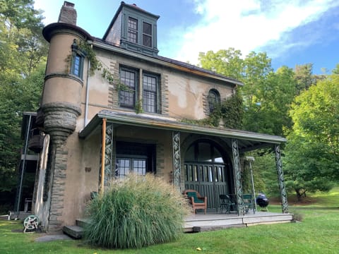 The first US Forestry School under Gifford Pinchot occurred in this building