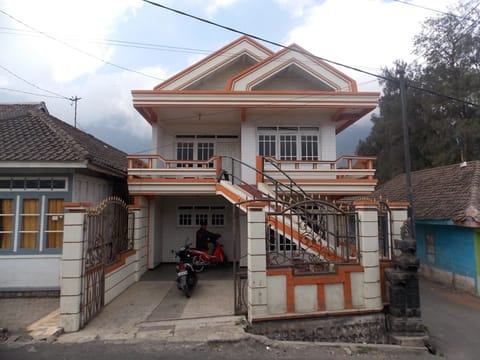 Villa / Homestay Wonotoro ASRI Bromo