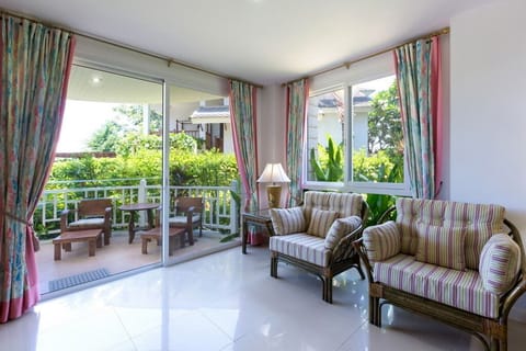 Baan PooLom HH_3Bedroom Apt Near Pool