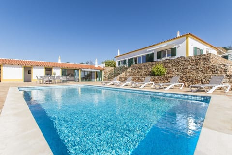 Private pool and sun terrace with loungers — Villa Rita, holiday villa in Silves