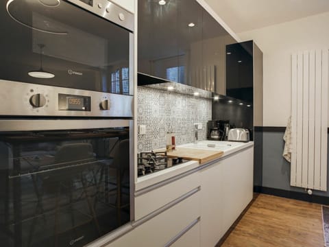 Tap, Cabinetry, Countertop, Sink, Kitchen Stove, Building, Kitchen, Kitchen Appliance, Home Appliance, Plumbing Fixture