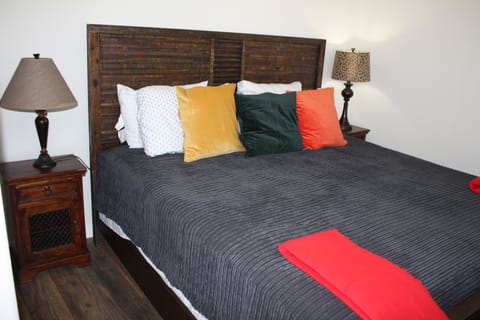 king bed.