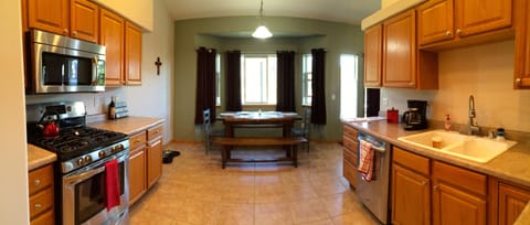 Kitchen & dining area