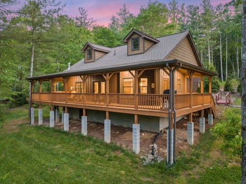 Rear of cabin with wraparound porch! 
