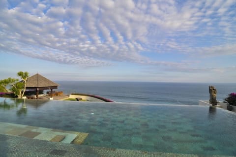 Panoramic Clifftop 6 Bed Villa, Uluwatu