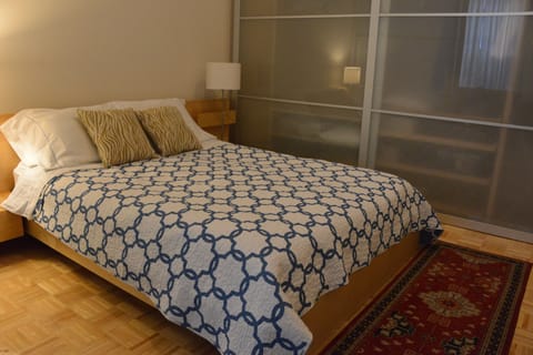 Comfortable queen bed