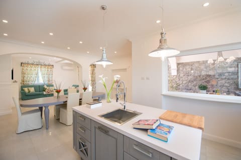 43ea0128-68a5-4fdb-a364-09ebc09c324a