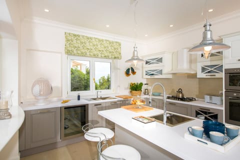 f69eae21-106b-4b1d-ad6d-b60429a6e3e9