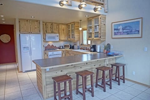 Spacious Kitchen with Gas Range, Breakfast Bar