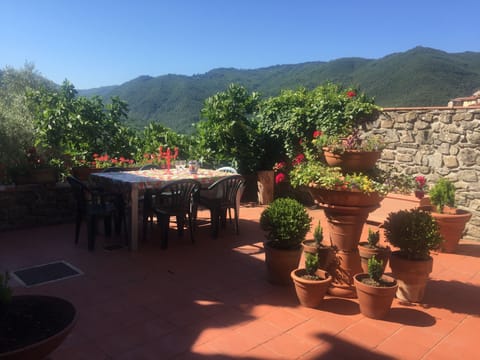 Courtyard, the perfect place to dine with views of the mountains