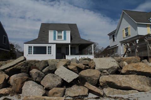 Quaint Cottage on the Beach