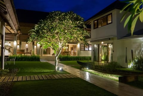 Georgeous 4 Bed Villa Near Beach,Canggu;