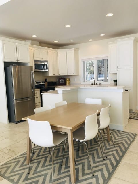 Open concept layout, combining the kitchen, the dining area and living room.