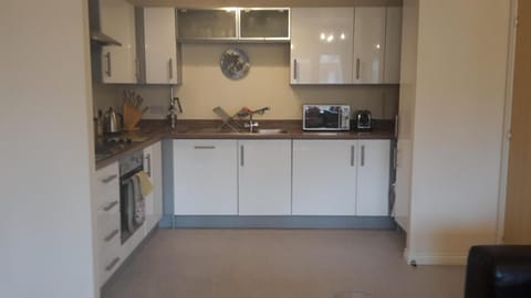 Fully equipped kitchen with washer/tumble dryer,dishwasher and fridge/freezer