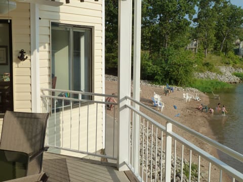 Only building w/ concrete deck floors. No splinters or uneven floor boards here.