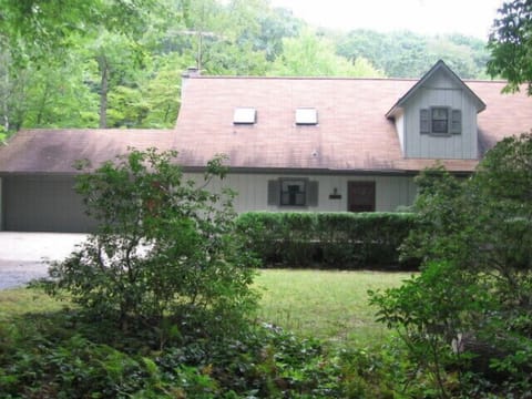 Mirror Woods a very Spacious home on a quiet mtn. pond
