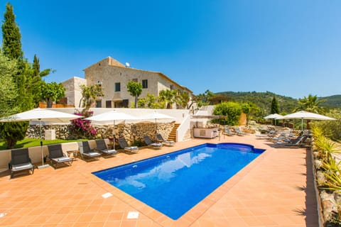 Heated, child friendly, salt water pool 