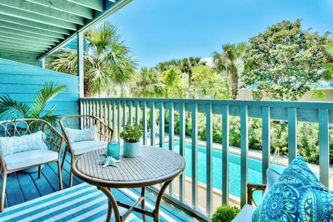 Your private outdoor sanctuary, a great spot for sunsets, games, & day dreaming!