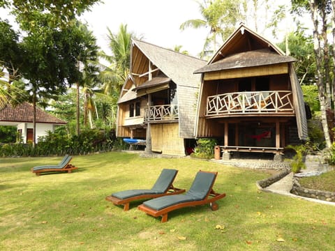 Cozy 2 BR Wooden Villa