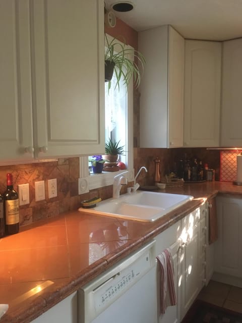 Tile and granite kitchen